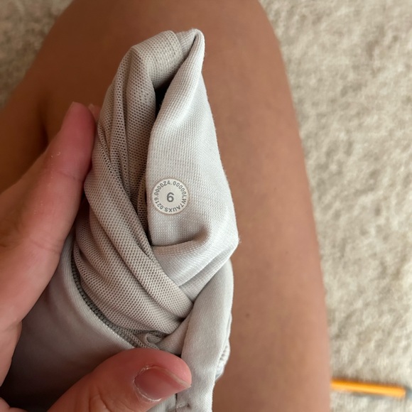 White Lululemon 4” Speed Up Shorts - Picture 3 of 4